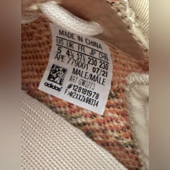 Yeezy BOOST 350 - Picture 3 of 12